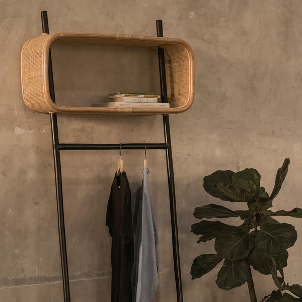 Enggrang Shelf